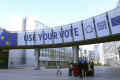 Krajiny pred voľbami do EP vyzývajú na boj proti dezinformáciám