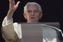 Pápež Benedikt XVI. sa prihovoril ľuďom
