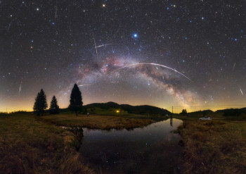 NEBESKÉ DIVADLO: Cez víkend v noci zažiari meteorický roj Lyridy