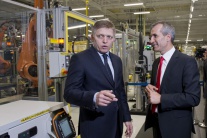 Robert Fico otvoril novú karosáreň vo Volkswagene