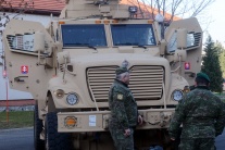 Slováci dostali zbrane a autá od USA