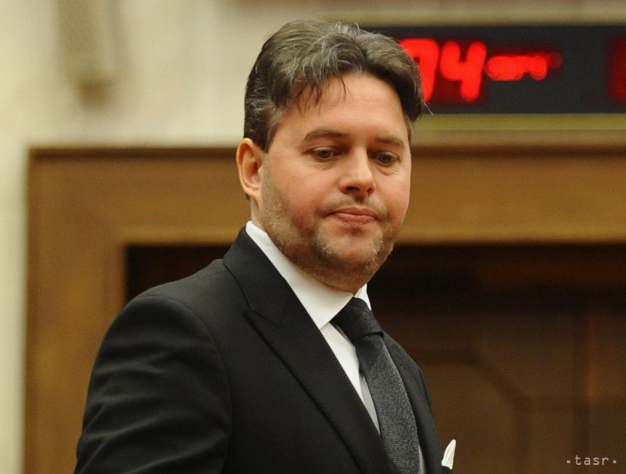 Poslanec Smeru-SD Jánoš podáva trestné oznámenie na vlastnú manželku