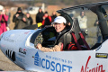 Zara Rutherfordová sa snaží o svetový rekord na lietadle zo Senice