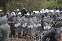 Migranti na bielorusko-poľskej hranici sa pokúsili