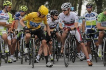Cyklisti pred a počas 18. etapy Tour de France 