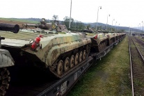 Vagónovanie obrnených vozidiel v Pliešovciach-Sáse