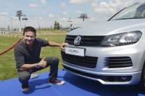 Felix Baumgartner si preberá VW Touareg v Bratisla