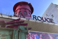 Zrútila sa vrtuľa legendárneho mlyna na streche kabaretu Moulin Rouge