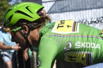 Sagan zelený dres cyklista prilba