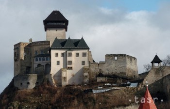 Park miniatúr v Podolí otvoril 20. sezónu,novinkou je Trenčiansky hrad