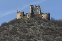 Čistenie okolia Turnianskeho hradu
