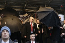 Proti Zemanovi protestovali v Prahe tisíce ľudí