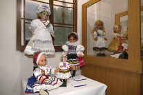 Výstava krojovaných bábik v Kaštieli Radoľa