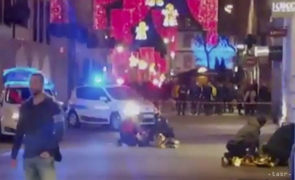 Štyria ľudia zahynuli po tom, čo strelec spustil v utorok večer paľbu pri vianočnom trhu vo francúzskom meste Štrasburg.