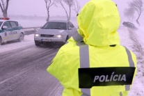 Návrat zimy na Slovensko - sneh, fujavica, nehody