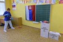Príprava volebných miestností na 2. kolo voľby pre