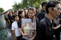 politika monarchia ľudia thajský kráľ úmrtie THA B