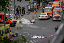Auto narazilo do davu ľudí v Berlíne