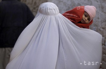 Dolce a Gabbana búrajú stereotyp: Módne prehliadky zaplnili burkami