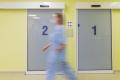 Zdravotná sestra vo Francúzsku zneužila údaje migrantov na krádež 