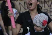 kriminalita znásilnenie vražda demonštrácia|Argent