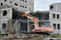 Búranie nemocnice v Michalovciach
