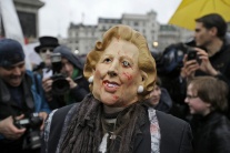 Ľudia v Londýne oslavovali smrť Thatcherovej