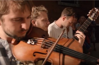 Skupina N3O Akustika nakrúcala videoklip v uliciach európskych miest