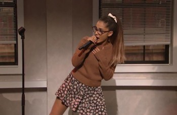 TÝŽDEŇ NA WEBE: Takto perfektná Ariana Grande imituje kolegyne
