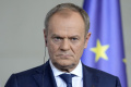 Poľský premiér varoval pred šialencami a zradcami v krajnej pravici