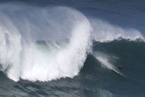 Veľké vlny v portugalskom Nazare