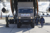 Ruské vojenské vozidlá s materiálnou a zdravotníck
