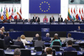 EP schválil nové pravidlá na boj proti praniu špinavých peňazí
