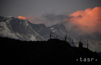 Vedci premerajú výšku Mount Everestu, mohlo ho poškodiť zemetrasenie