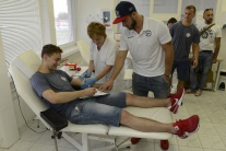 Hokejisti darovali krv
