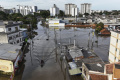 Počet obetí silných dažďov a záplav v Brazílii stúpol na najmenej 100