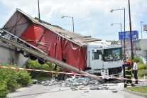 Dopravná nehoda kamióna v Žiline