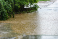 Letné búrky, dažde a povodne preveria aj poistky Slovákov