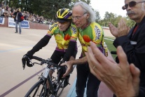 Storočný dedko na bicykli zahanbil šampiónov