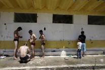 Migranti v utečeneckom tábore na gréckom ostrove L