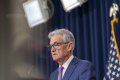 J. Powell: Fed sa nechystá zvýšiť úrokové sadzby
