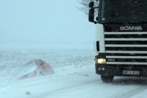 Návrat zimy na Slovensko - sneh, fujavica, nehody