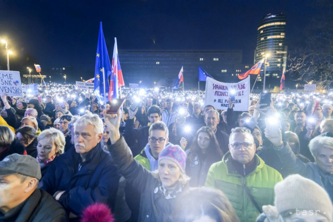 Tisíce ľudí po celom Slovensku si pripomenuli výročie vraždy J.Kuciaka