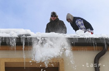 Ťažký sneh ničí strechy, katastrofe zabráni prevencia 