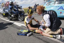 Hromadný pád počas tretej etapy na Tour de France