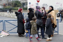 Učiteľa v Paríži pobodal útočník, konal v mene Isl
