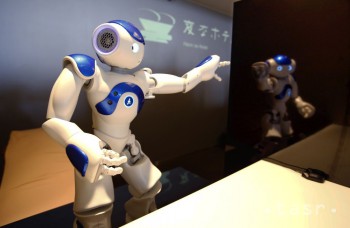 Roboty nastupujú, ohrozia až tretinu pracovných miest