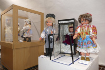 Výstava krojovaných bábik v Kaštieli Radoľa
