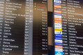 Zlyhanie elektronických brán spôsobilo chaos na letiskách v Británii