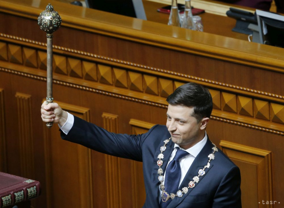 Nový ukrajinský prezident Volodymyr Zelenskyj skladá prezidentský sľub v parlamente v Kyjeve v pondelok 20. mája 2019. Foto: TASR/AP